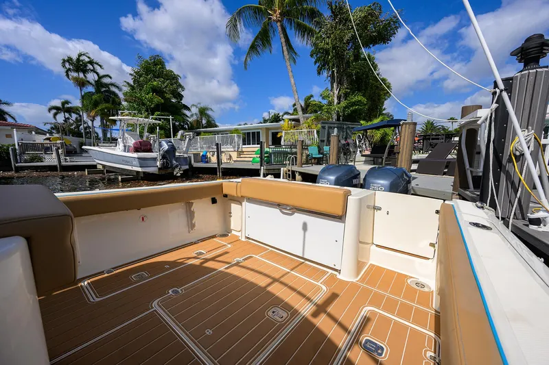 Nauti-hooker Yacht Photos Pics Pursuit 34 Nauti-Hooker - Cockpit