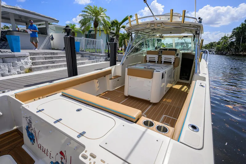 Nauti-hooker Yacht Photos Pics Pursuit 34 Nauti-Hooker - Cockpit