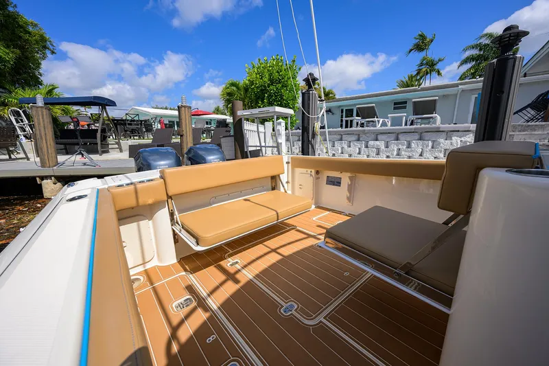 Nauti-hooker Yacht Photos Pics Pursuit 34 Nauti-Hooker - Cockpit