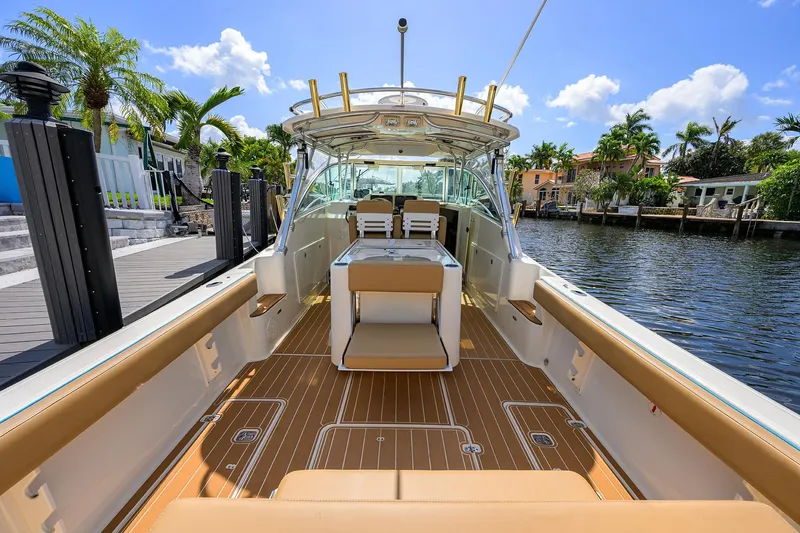 Nauti-hooker Yacht Photos Pics Pursuit 34 Nauti-Hooker - Cockpit