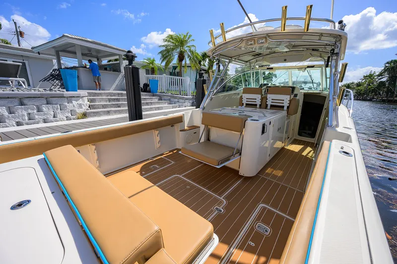 Nauti-hooker Yacht Photos Pics Pursuit 34 Nauti-Hooker - Cockpit