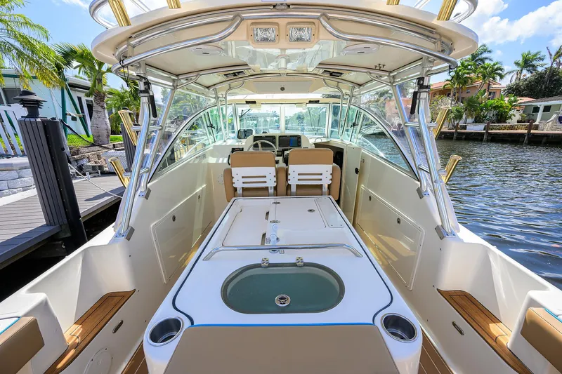 Nauti-hooker Yacht Photos Pics Pursuit 34 Nauti-Hooker - Deck Equipment