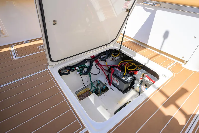 Nauti-hooker Yacht Photos Pics Pursuit 34 Nauti-Hooker - Deck Equipment