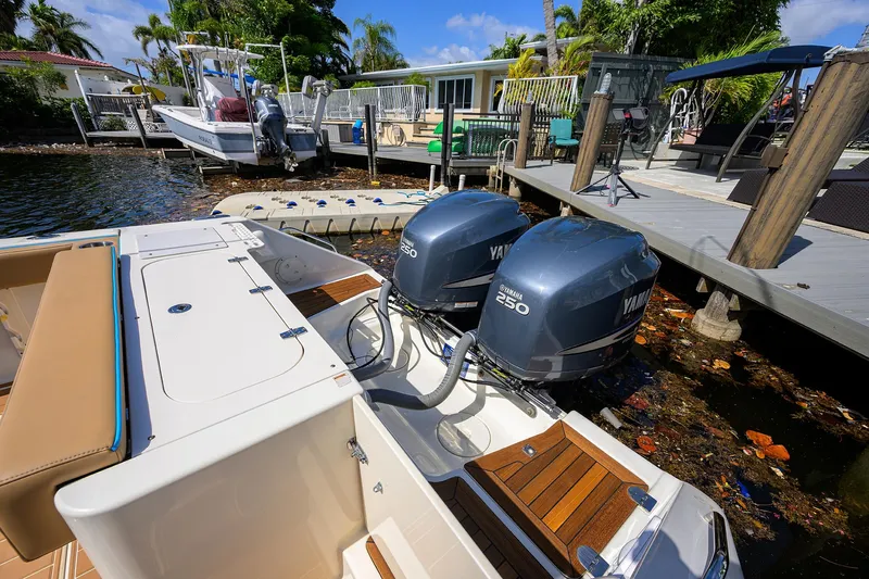 Nauti-hooker Yacht Photos Pics Pursuit 34 Nauti-Hooker - Engines