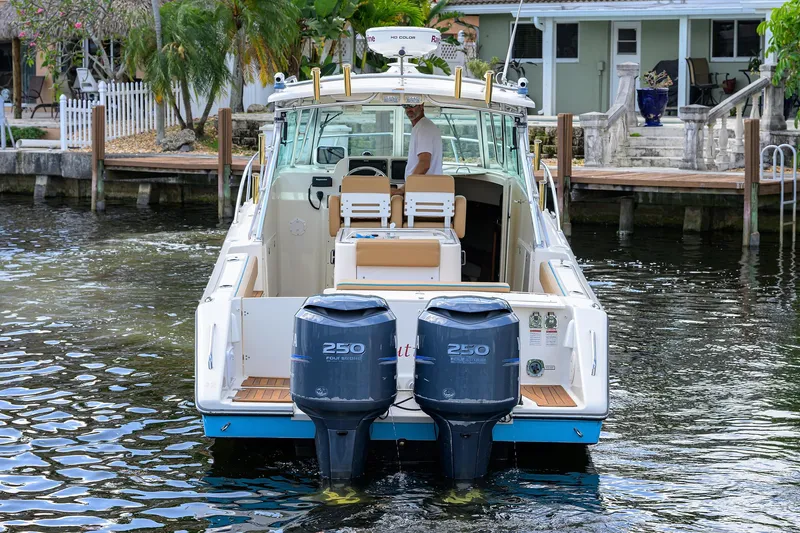 Nauti-hooker Yacht Photos Pics Pursuit 34 Nauti-Hooker - Aft Profile