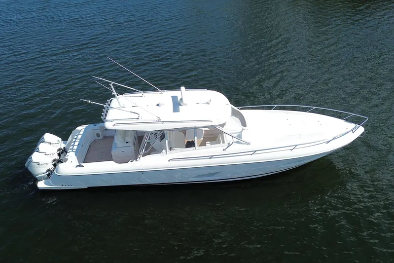 Day Dreams Yacht Photos Pics 2021 Intrepid 409 Valor boat on calm water, side view.