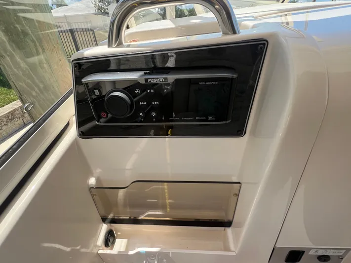 (no Name) Yacht Photos Pics 2019 Grady-White 275 boat with Fusion MS-UD755 stereo system.