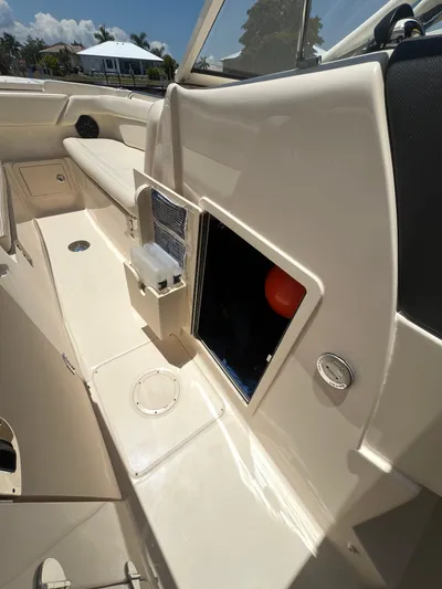 (no Name) Yacht Photos Pics 2019 Grady-White 275 boat interior with storage compartment and seating area.