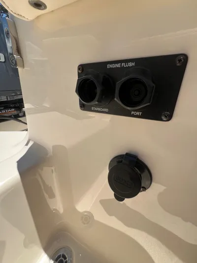 (no Name) Yacht Photos Pics 2019 Grady-White 275 boat engine flush ports, starboard and port, with Marinco cover.