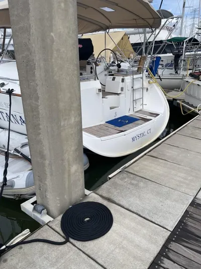 Gitana Yacht Photos Pics Beneteau Oceanis 523 sailboat docked in Mystic, CT, 2006 model.