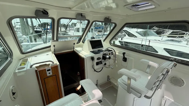 Uncle Ray Yacht Photos Pics Interior of a 2004 Back Cove 29 boat with helm and seating area.