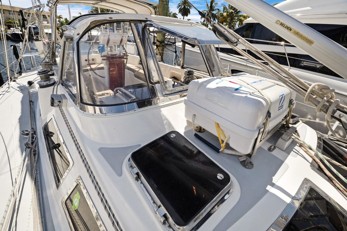 2004 Hylas 46 