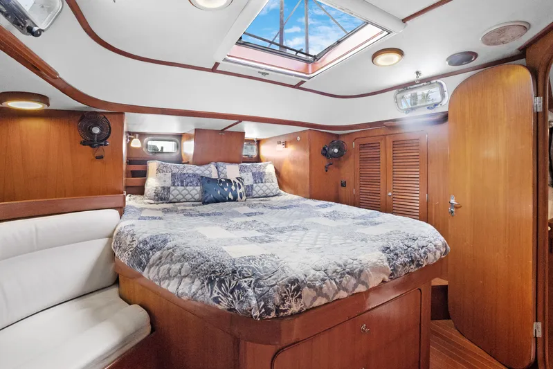 Southern Cross Yacht Photos Pics Luxurious 2004 Hylas 46 yacht cabin with skylight, wood finish, and cozy bedding.