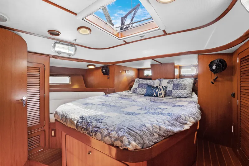 Southern Cross Yacht Photos Pics Luxurious cabin interior of 2004 Hylas 46 yacht with skylight and cozy bedding.