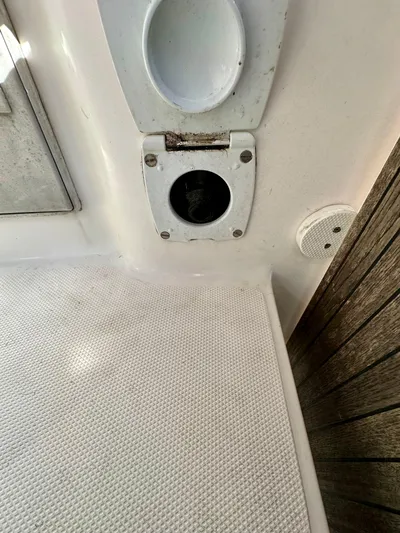 To The Gills Yacht Photos Pics Deck detail of a 2014 Hunter 33 sailboat, featuring a circular hatch and textured flooring.