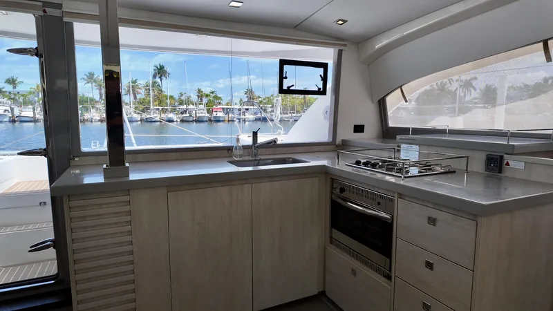 Paradox Yacht Photos Pics 