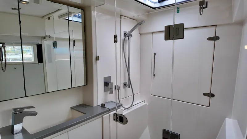 Paradox Yacht Photos Pics 