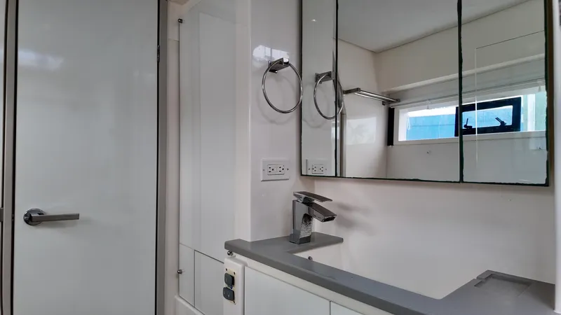 Paradox Yacht Photos Pics 