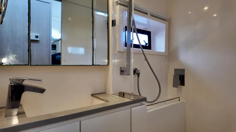 Paradox Yacht Photos Pics 