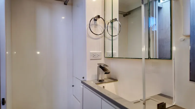 Paradox Yacht Photos Pics 