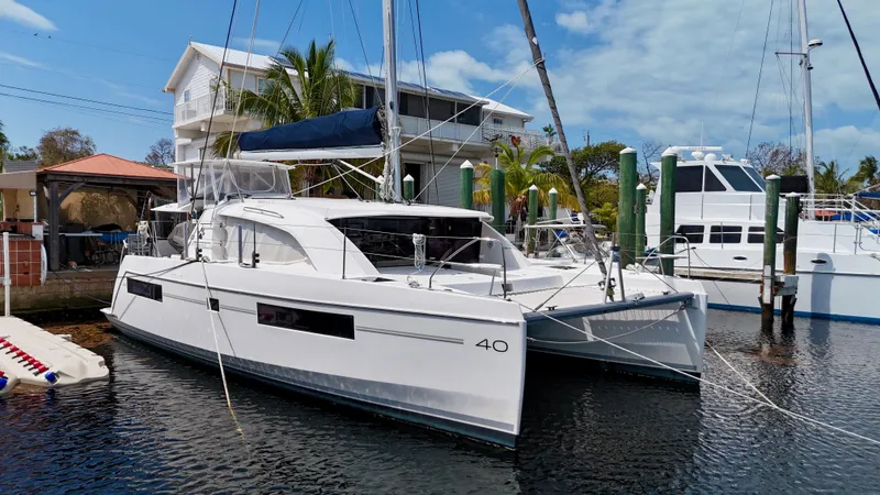 Paradox Yacht Photos Pics 