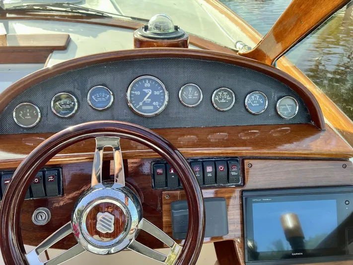 Le Ti Yacht Photos Pics 2004 Hinckley Talaria 29R dashboard with wooden finish and modern instrumentation.