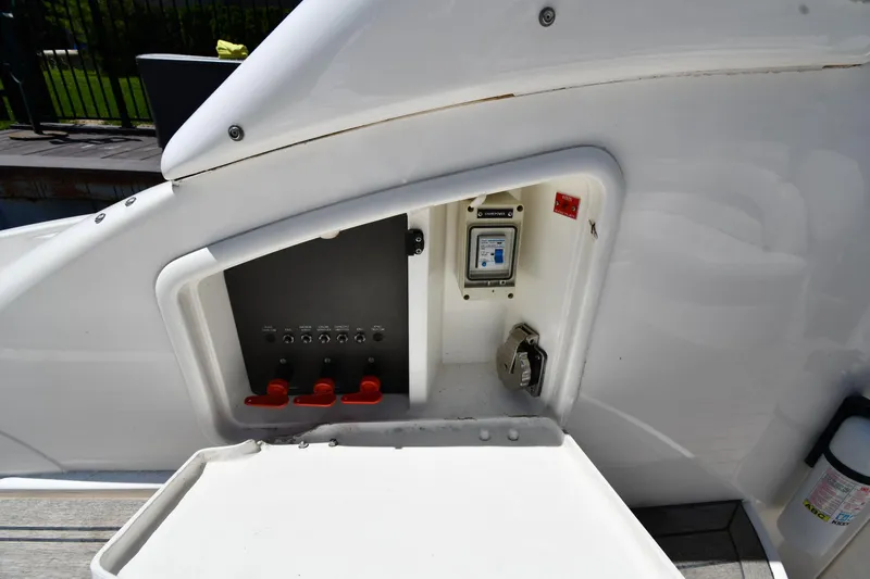 007 Yacht Photos Pics Control panel of Sunseeker Superhawk 34, year 2000.