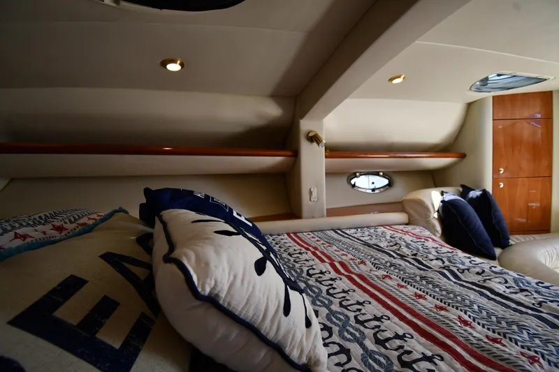 007 Yacht Photos Pics Interior of Sunseeker Superhawk 34 yacht, year 2000.