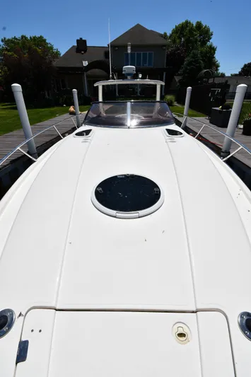 007 Yacht Photos Pics 2000 Sunseeker Superhawk 34, front deck view at dock.