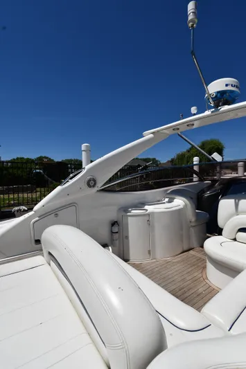 007 Yacht Photos Pics Sunseeker Superhawk 34, 2000 model, luxurious deck design.