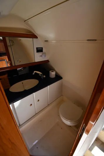 007 Yacht Photos Pics Bathroom of Sunseeker Superhawk 34 yacht, year 2000.