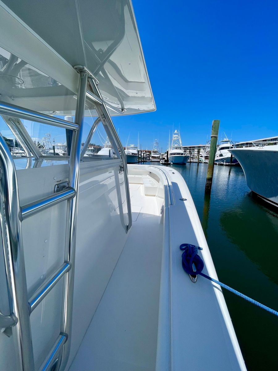 2014 Invincible 42 