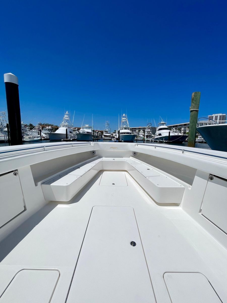 2014 Invincible 42 