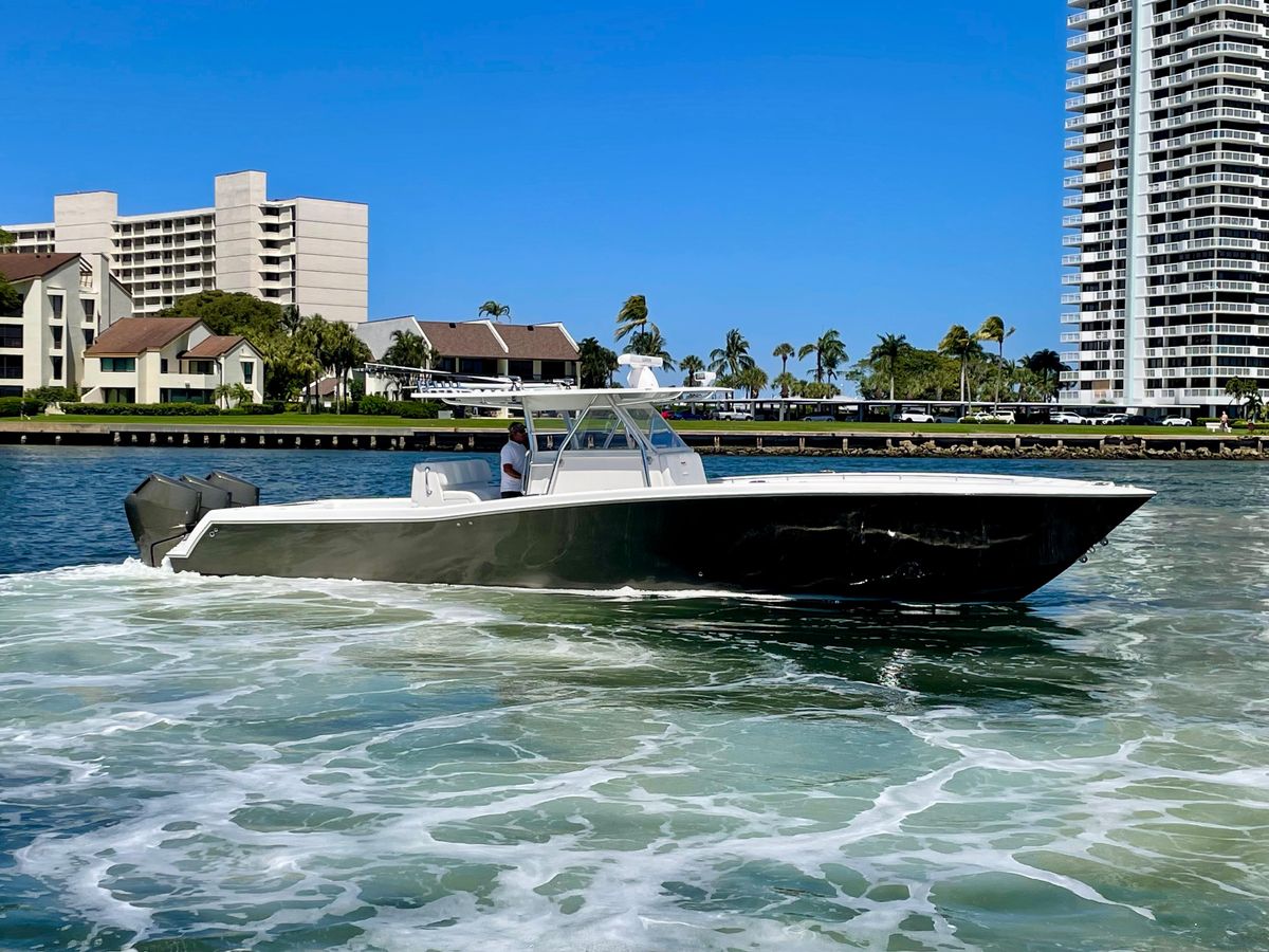2014 Invincible 42 