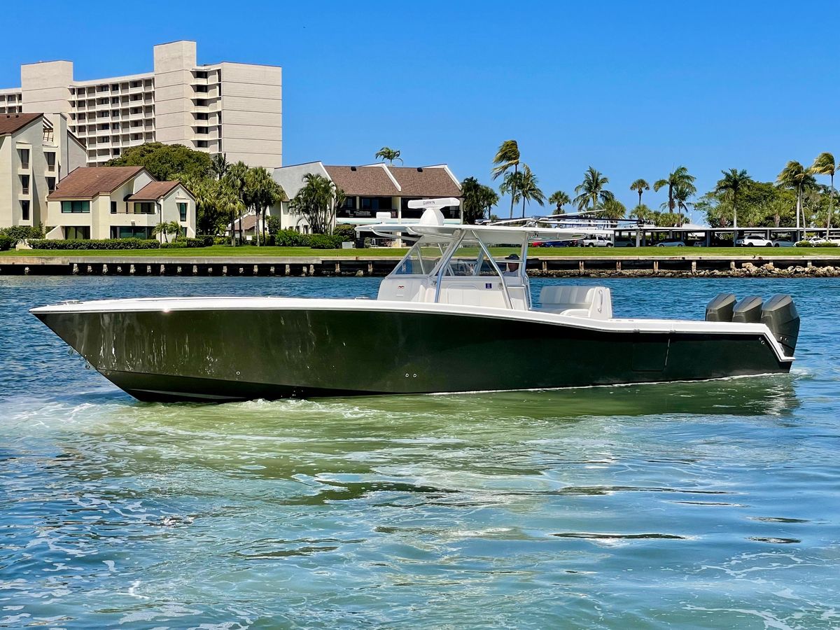2014 Invincible 42 