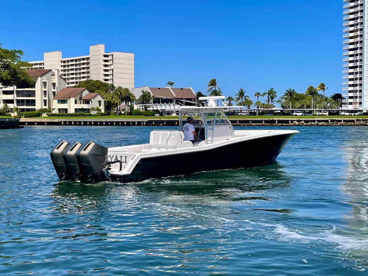 2014 Invincible 42 