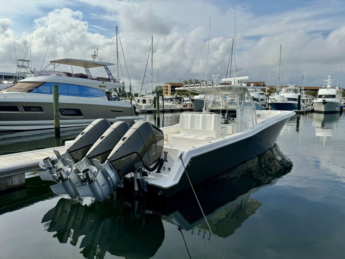 2014 Invincible 42 