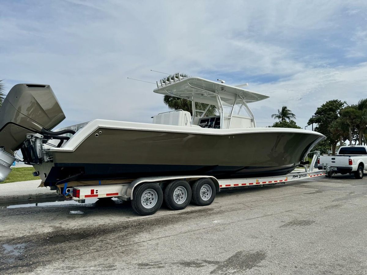 2014 Invincible 42 
