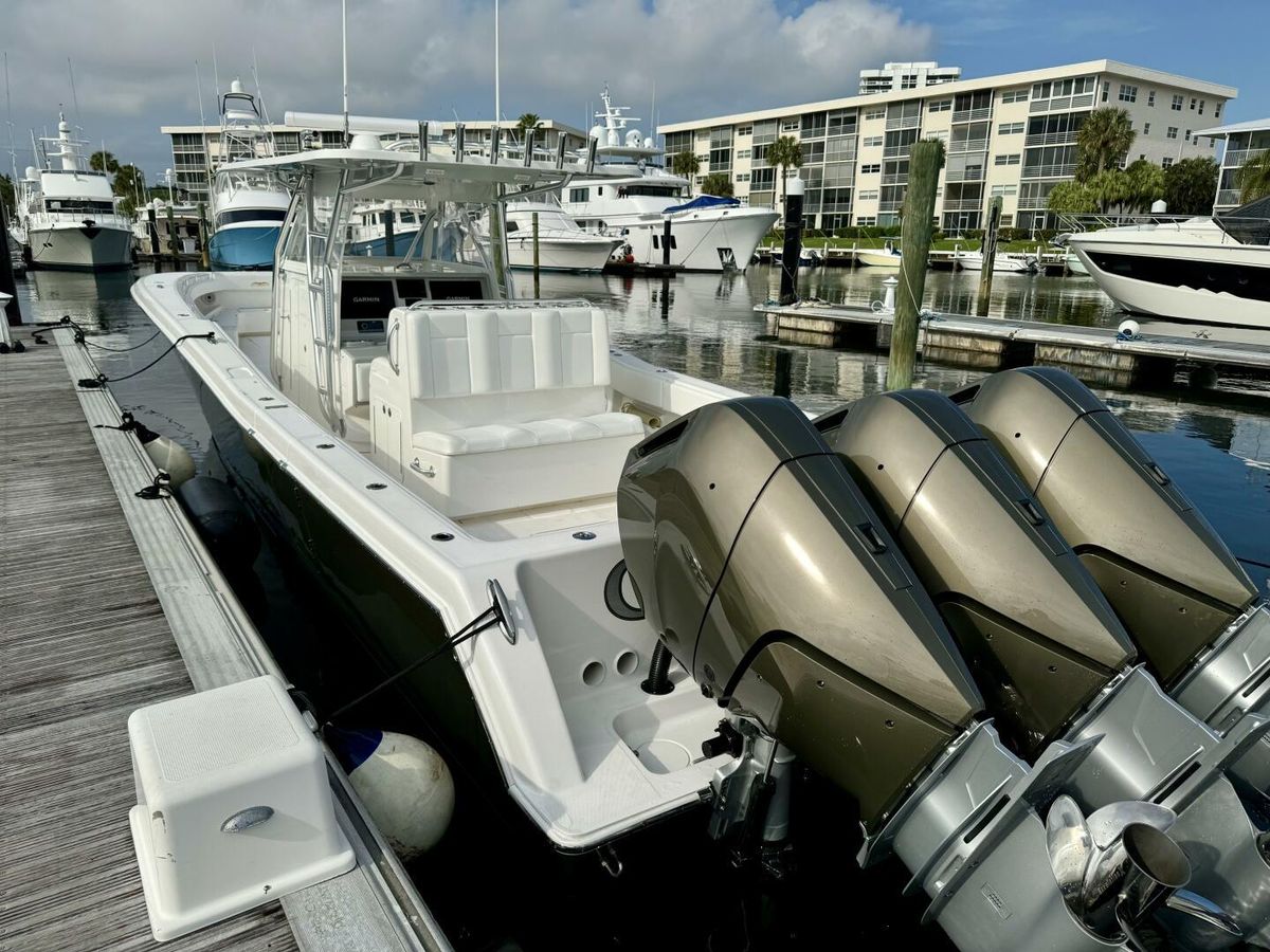 2014 Invincible 42 