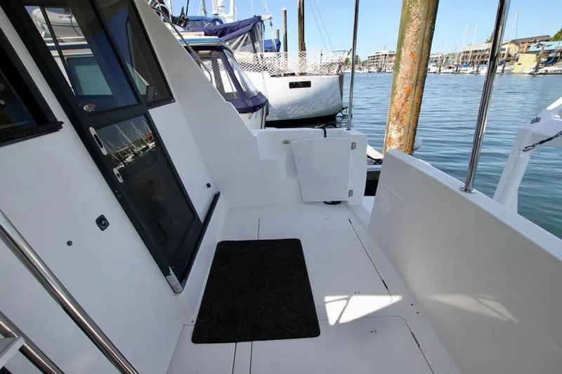  Yacht Photos Pics 2002 Bayliner 3988 yacht deck with marina view, featuring sleek design and modern amenities.