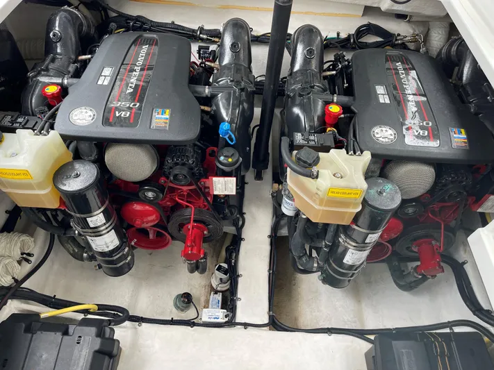  Yacht Photos Pics 2015 Cruisers Sport Series 328 twin V8 engines in engine compartment.