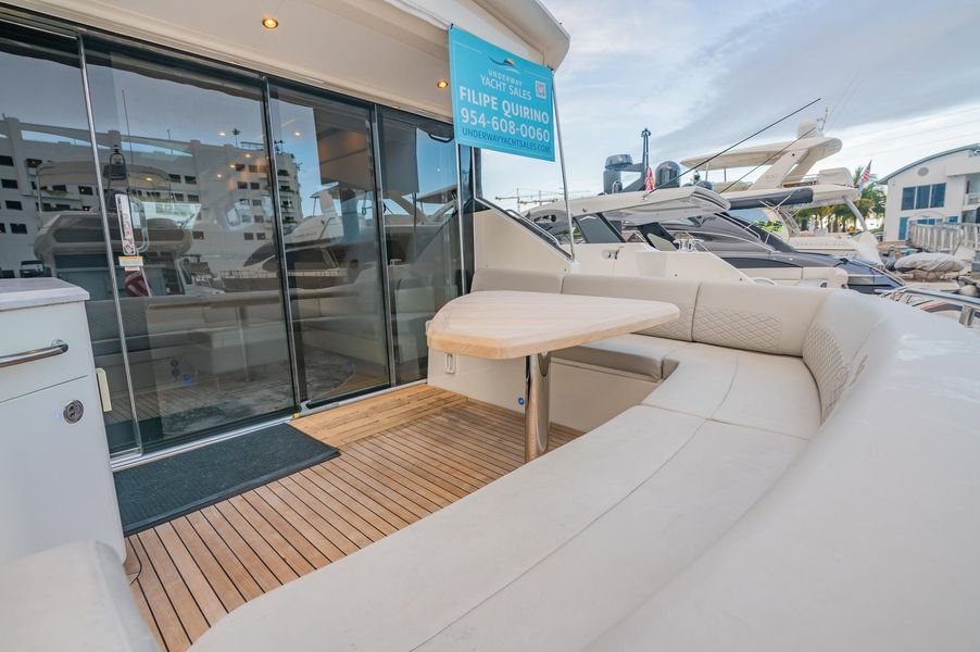 2018 Sea Ray L590