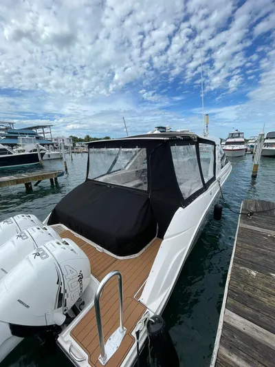  Yacht Photos Pics 2020 Sea Ray SLX boat docked, featuring dual outboard engines and a covered deck.