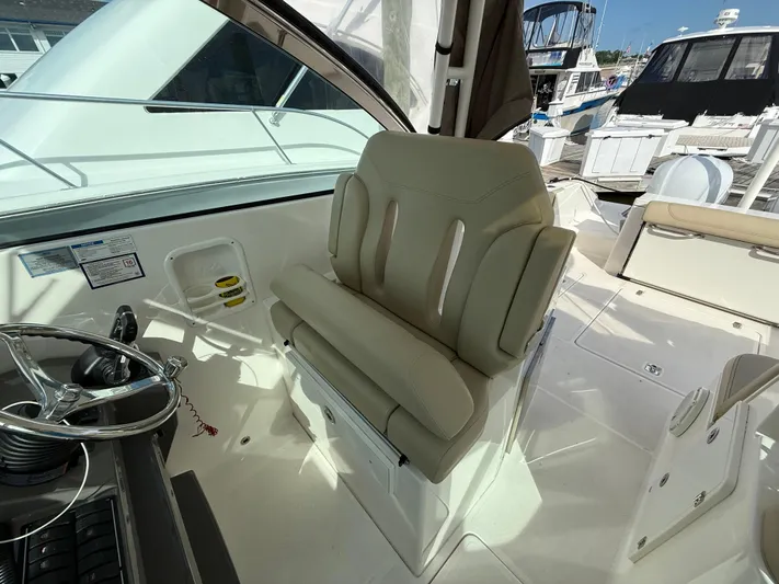  Yacht Photos Pics 2017 Pursuit DC 325 Dual Console boat interior with helm seat and steering wheel.
