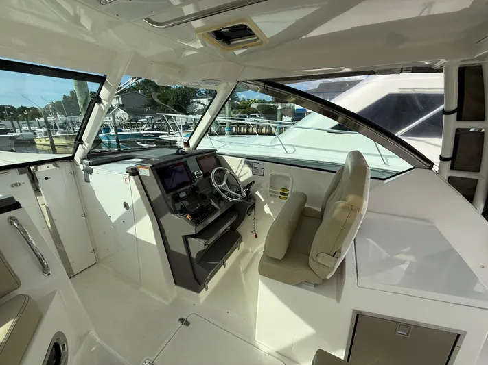  Yacht Photos Pics 2017 Pursuit DC 325 Dual Console boat interior with helm and seating area.