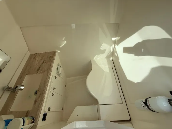  Yacht Photos Pics 2017 Pursuit DC 325 Dual Console boat interior with sink and storage.