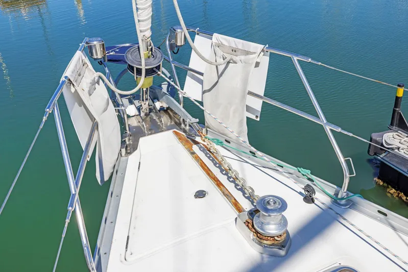 Crazy Horse Yacht Photos Pics Deck of 2001 Jeanneau Sun Odyssey 52.2 sailboat with anchor chain and winch.