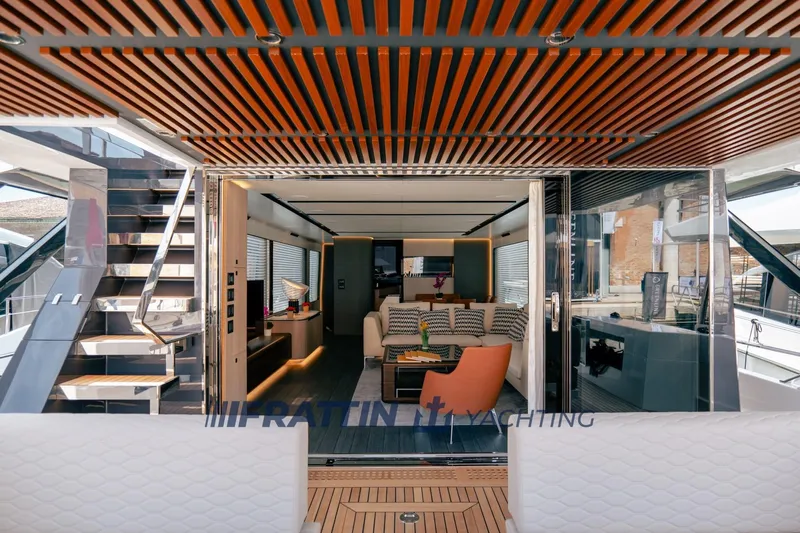  Yacht Photos Pics brochure 4