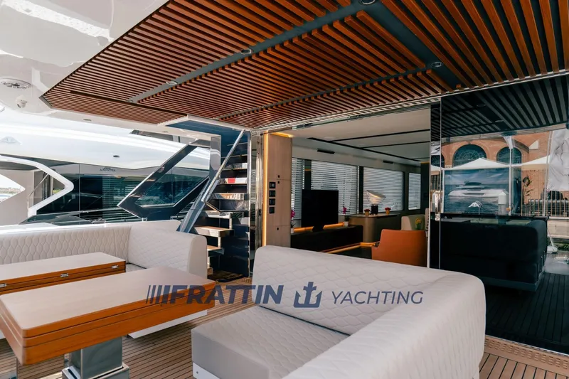  Yacht Photos Pics brochure 6