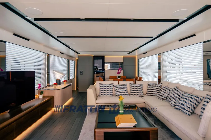  Yacht Photos Pics brochure 7